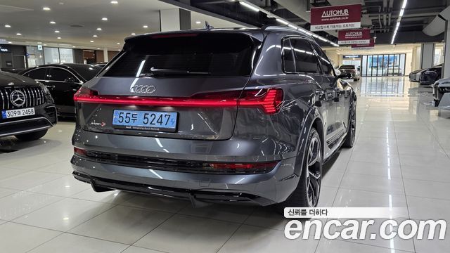 Audi e-tron 2022 — photo 6