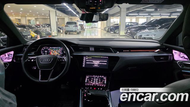 Audi e-tron 2022 — photo 8