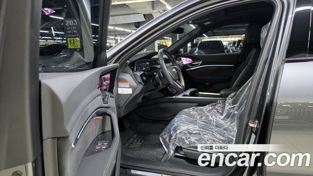 Audi e-tron 2022 — photo 9