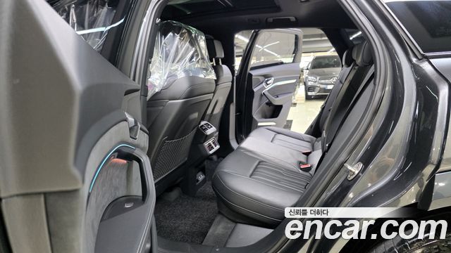 Audi e-tron 2022 — photo 10