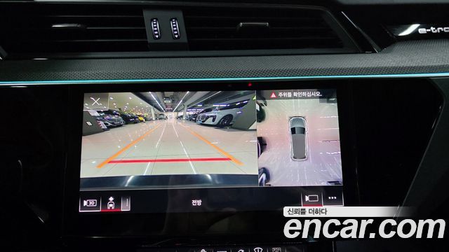 Audi e-tron 2022 — photo 12