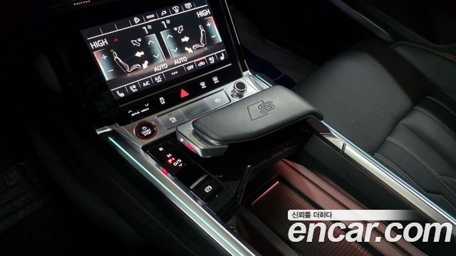 Audi e-tron 2022 — photo 16