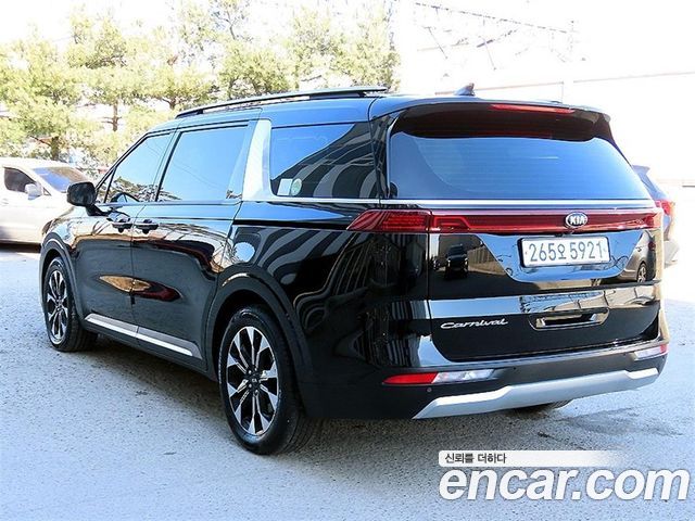 Kia Canival 2021 — photo 3