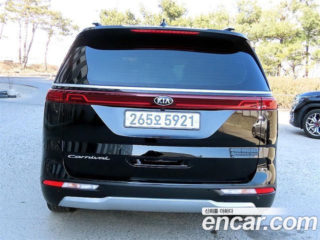 Kia Canival 2021 — photo 4