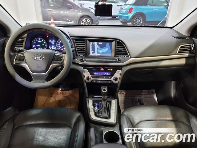 Hyundai AVANTE 2017 — photo 9