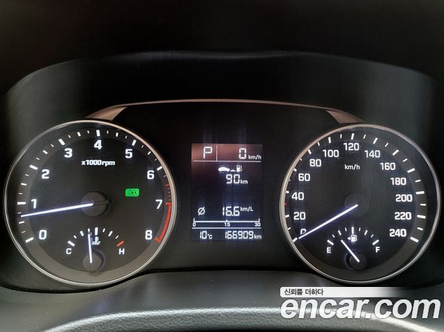 Hyundai AVANTE 2017 — photo 10