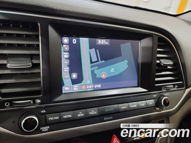 Hyundai AVANTE 2017 — photo 13