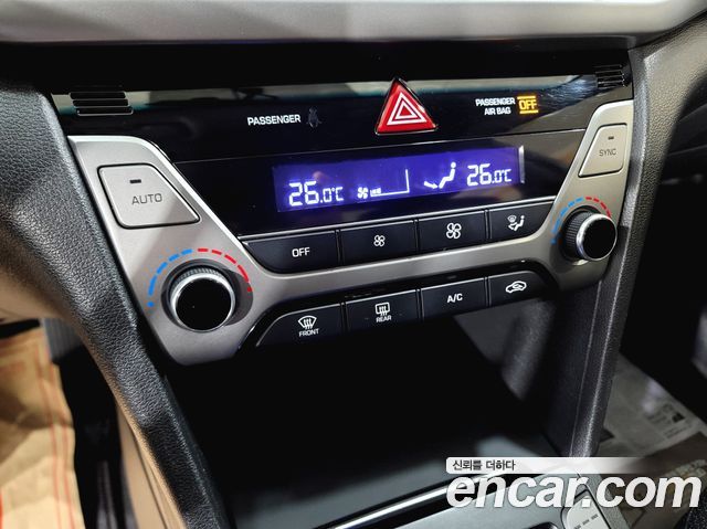 Hyundai AVANTE 2017 — photo 14