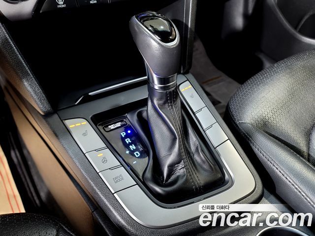 Hyundai AVANTE 2017 — photo 15