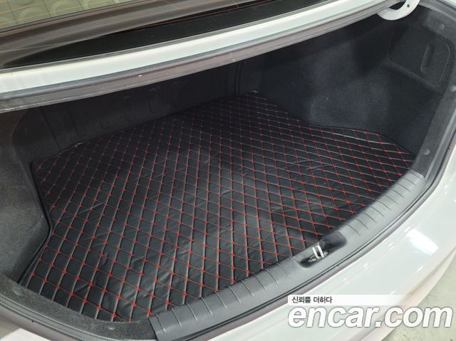 Hyundai AVANTE 2017 — photo 19