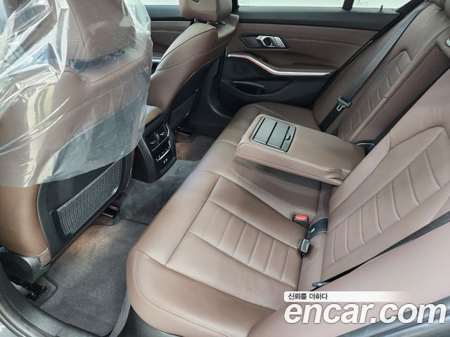 BMW 3-Series 2022 — photo 8
