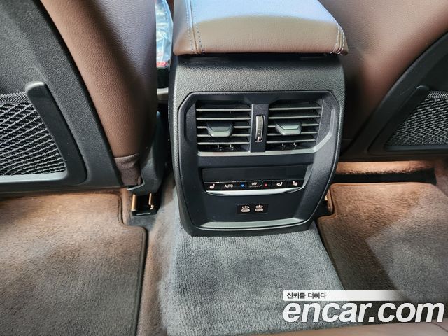BMW 3-Series 2022 — photo 10