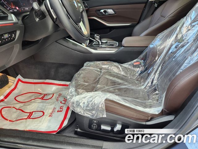 BMW 3-Series 2022 — photo 18