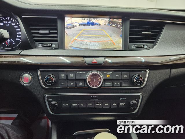 Kia K7 2018 — photo 11