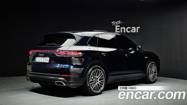 Porsche Cayenne 2020 — photo 2