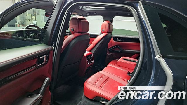Porsche Cayenne 2020 — photo 11