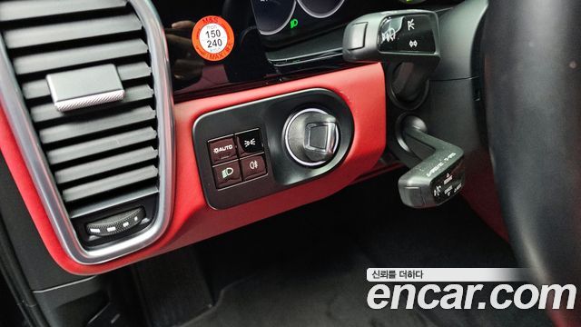 Porsche Cayenne 2020 — photo 14