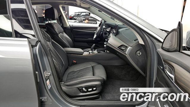 BMW Gran Turismo 2023 — photo 11