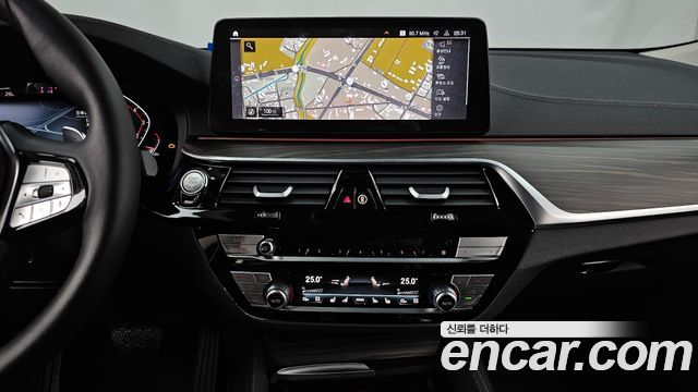 BMW Gran Turismo 2023 — photo 14