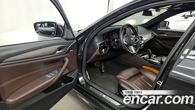 BMW 5-Series 2020 — photo 10