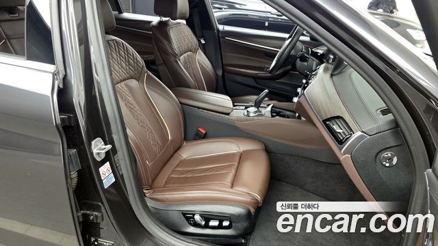 BMW 5-Series 2020 — photo 11