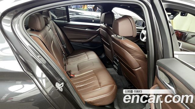 BMW 5-Series 2020 — photo 12