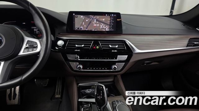 BMW 5-Series 2020 — photo 14