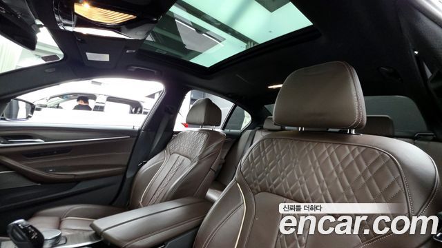 BMW 5-Series 2020 — photo 19