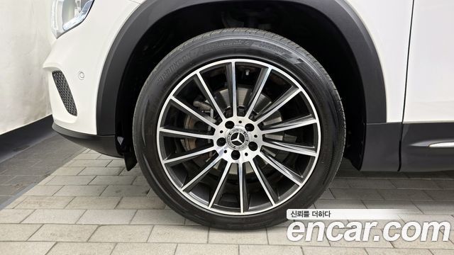 Mercedes-Benz GLB-Class 2020 — photo 5
