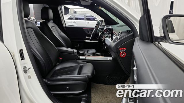 Mercedes-Benz GLB-Class 2020 — photo 11