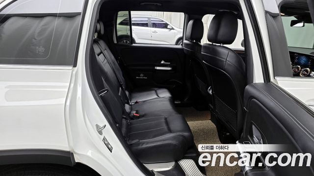 Mercedes-Benz GLB-Class 2020 — photo 12