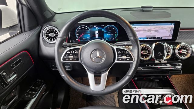 Mercedes-Benz GLB-Class 2020 — photo 13