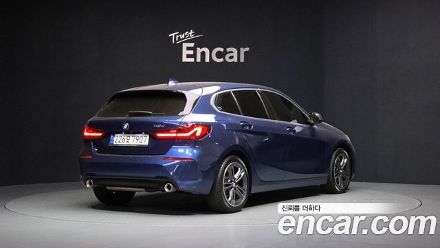 BMW 1-Series 2021 — photo 2
