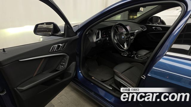 BMW 1-Series 2021 — photo 10