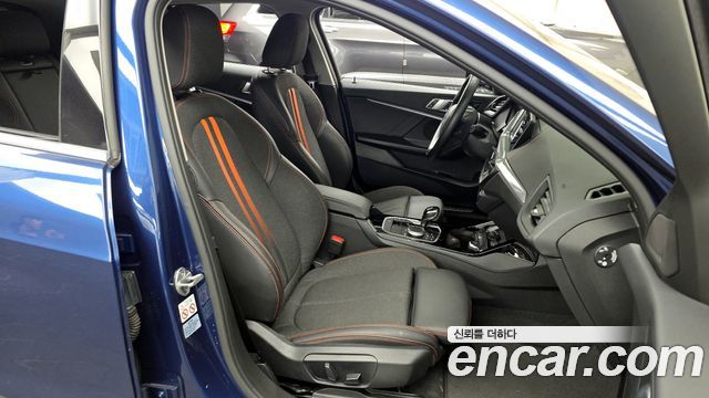 BMW 1-Series 2021 — photo 11