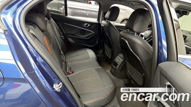 BMW 1-Series 2021 — photo 12