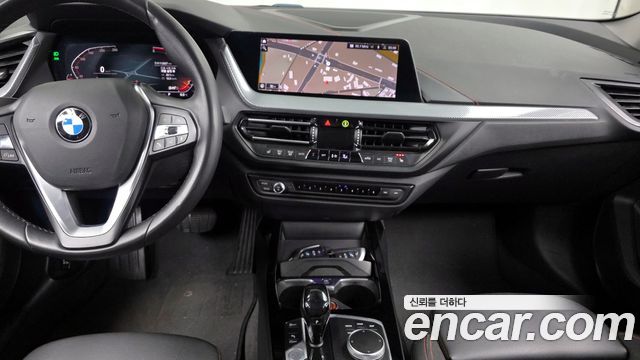 BMW 1-Series 2021 — photo 14