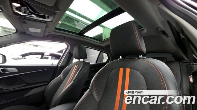 BMW 1-Series 2021 — photo 18