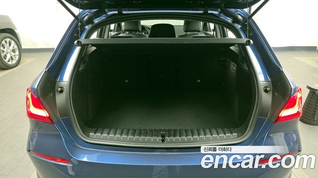 BMW 1-Series 2021 — photo 20
