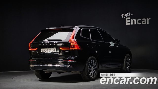 Volvo XC60 2022 — photo 2