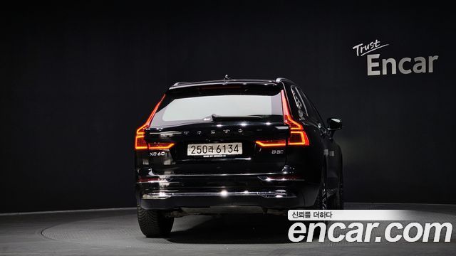 Volvo XC60 2022 — photo 4