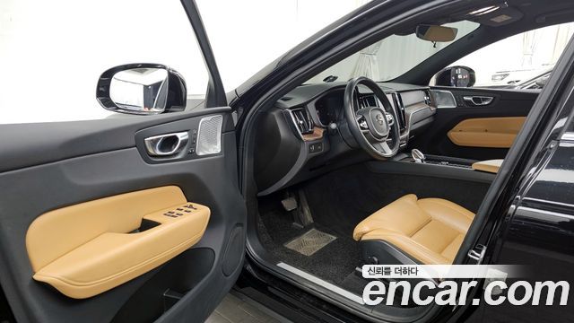 Volvo XC60 2022 — photo 10