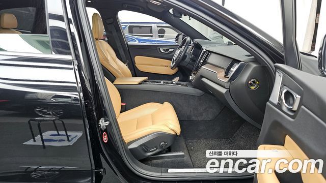 Volvo XC60 2022 — photo 11