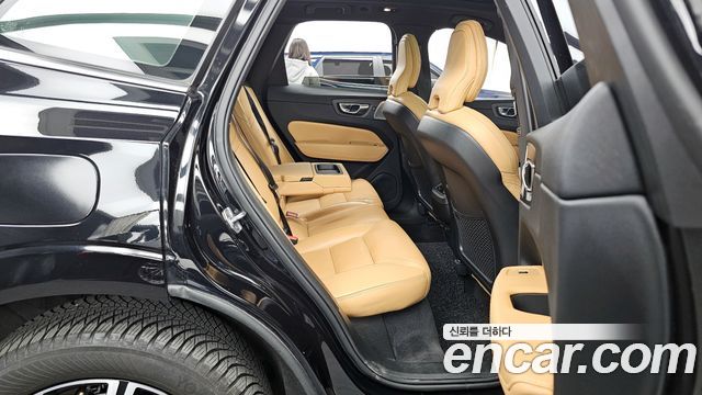 Volvo XC60 2022 — photo 12