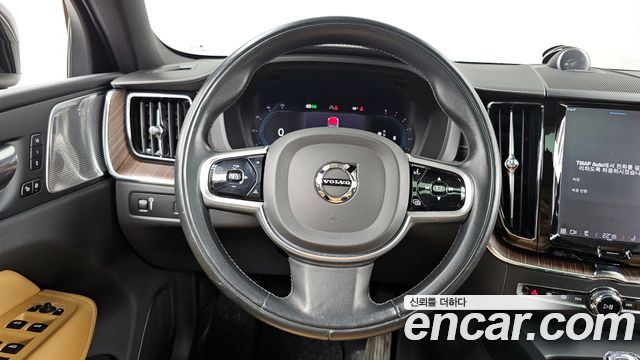Volvo XC60 2022 — photo 13