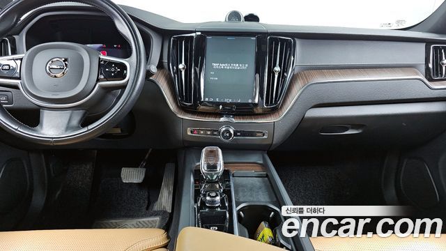 Volvo XC60 2022 — photo 14