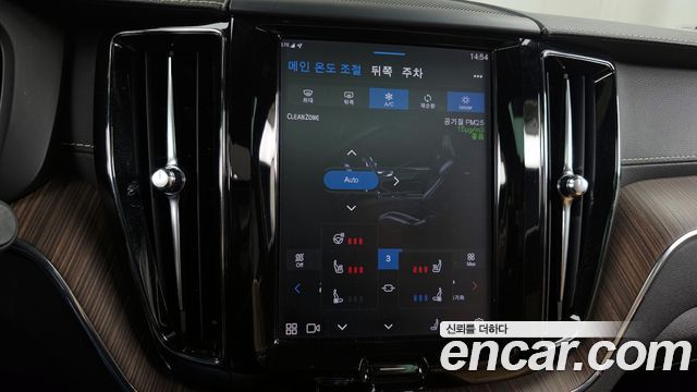 Volvo XC60 2022 — photo 15