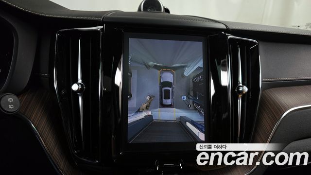 Volvo XC60 2022 — photo 16