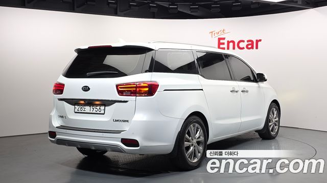 Kia Canival 2019 — photo 2