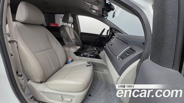 Kia Canival 2019 — photo 10